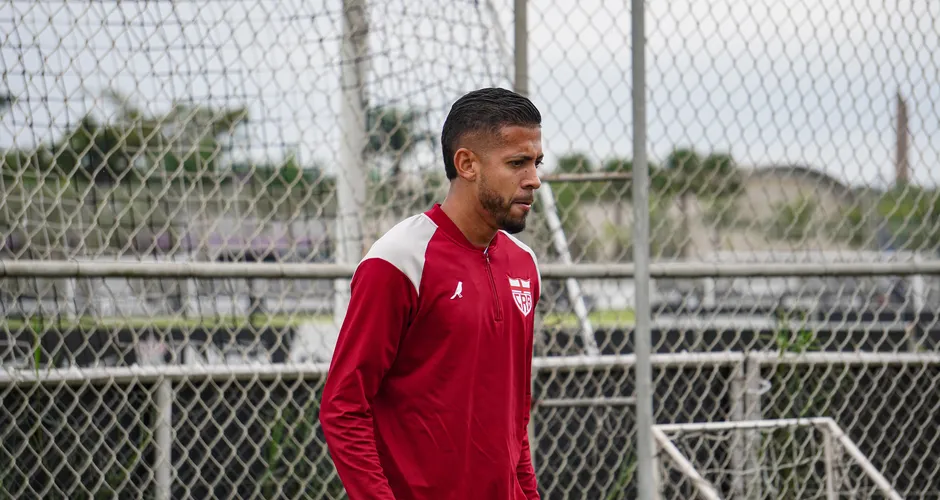 Lateral Weverton, sobre desempenho do CRB contra o Santos: 'Nosso time jogou muito bem'